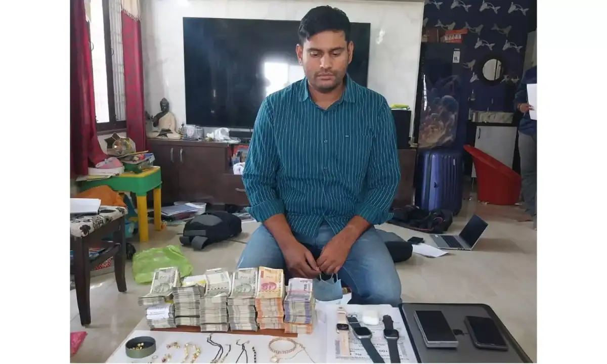 ACB arrests Gajwel tahsildar in disproportionate assets case, properties worth ₹4 crore unearthed - 1