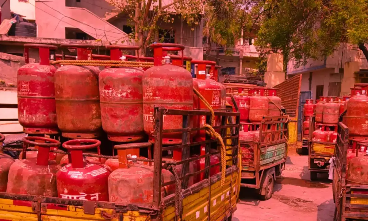 Gulf tensions trigger LPG supply concerns in Andhra Pradesh - 1