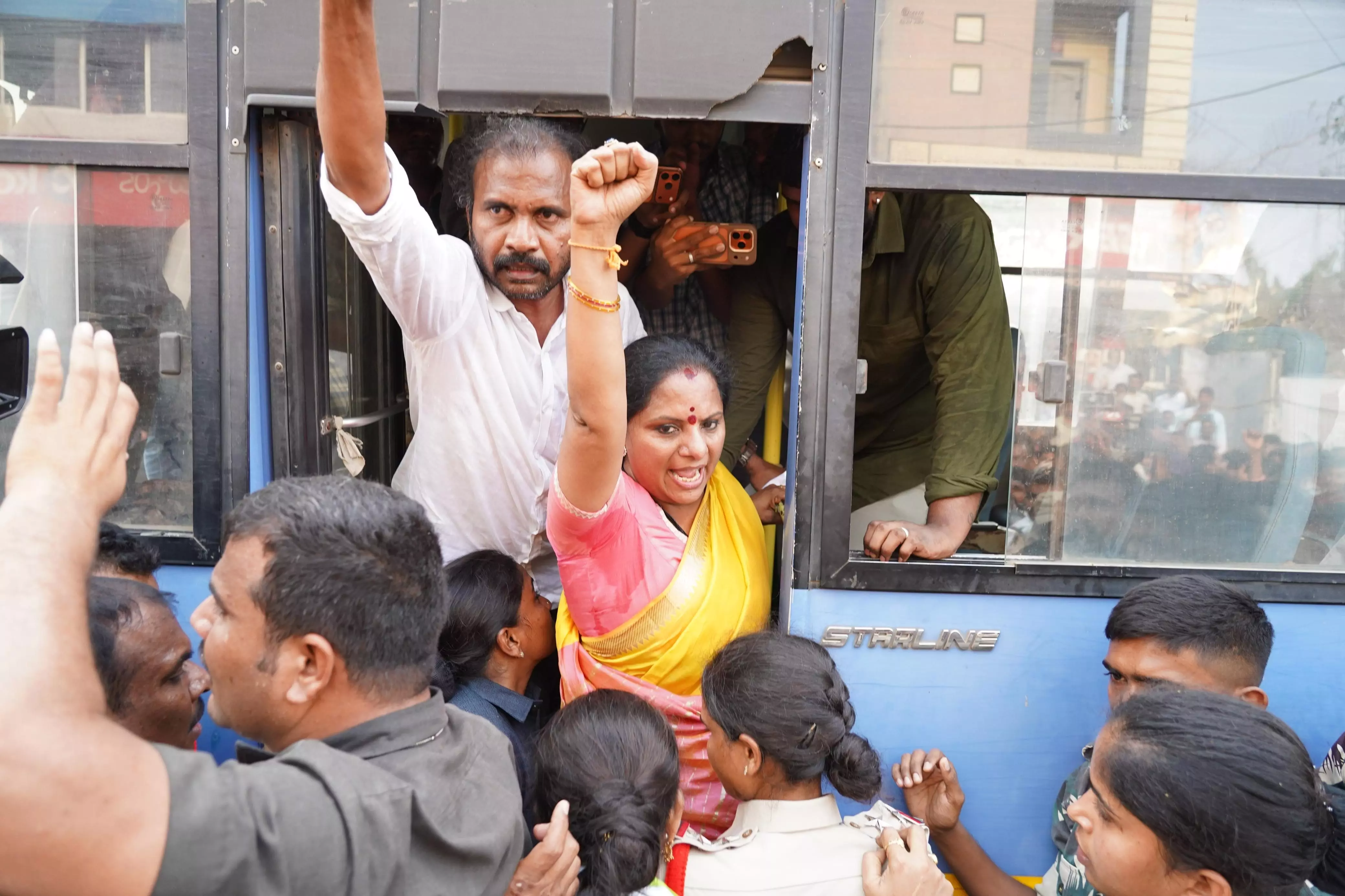 Displaced families of Velugumatla stage dharna, Kavitha, Visharadan Maharaj join the protest - 1