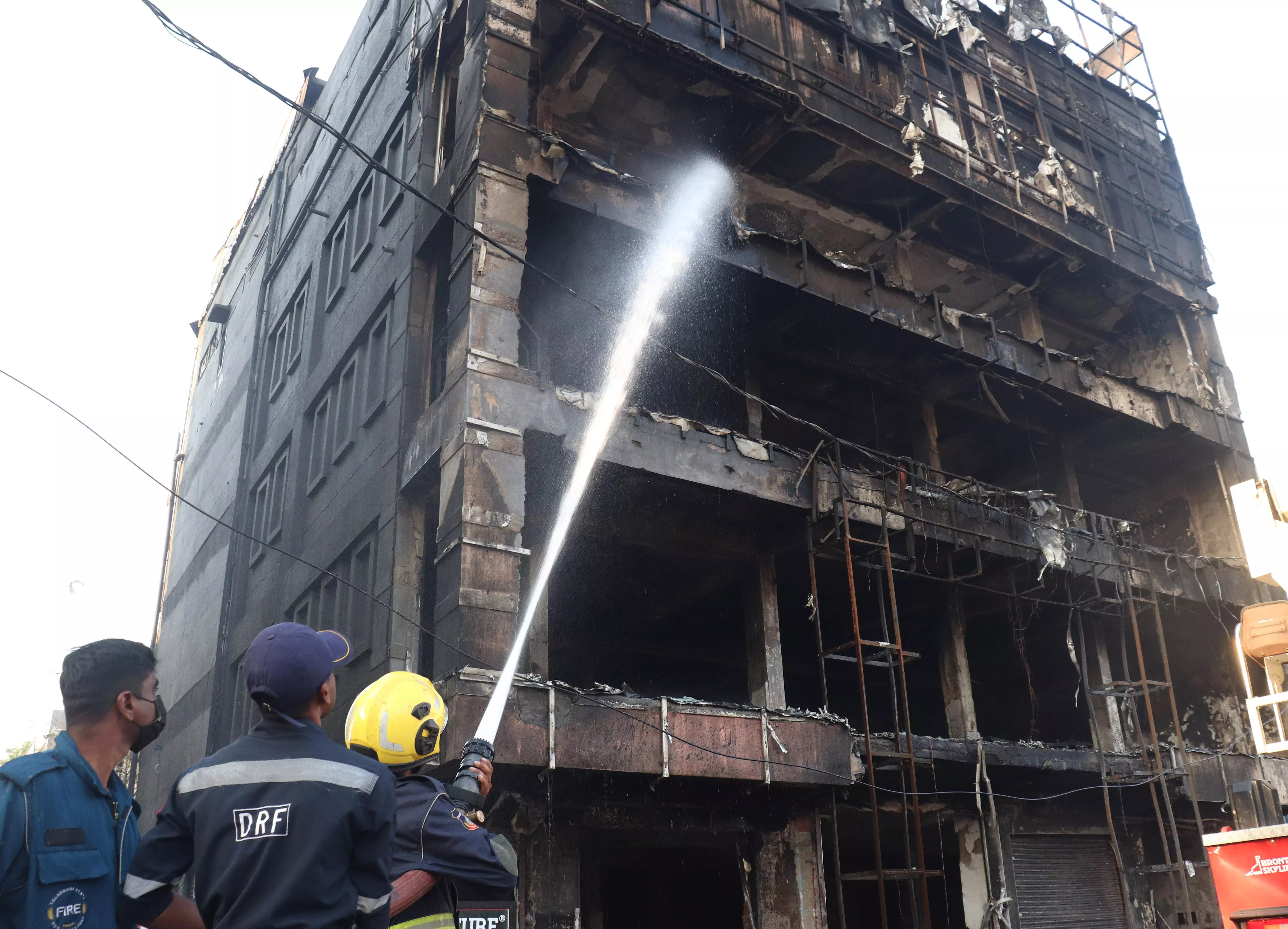 Major fire engulfs furniture showroom in Chandanagar, no casualties reported - 3