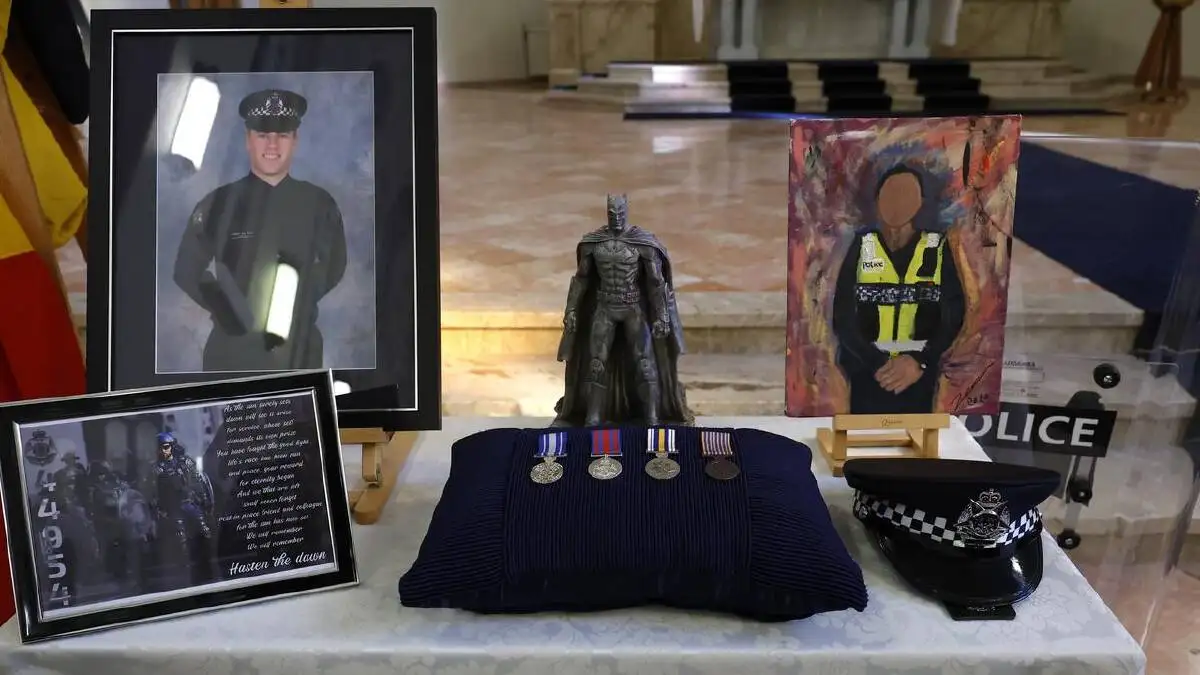 Victorian premier meets with family of slain hero security guard - 1