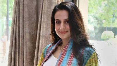 Ameesha Patel faces non-bailable warrant over alleged breach of contract case; Gadar 2 actress REACTS! - 1