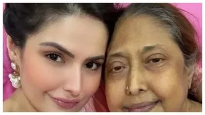 Zareen Khan’s mother Parveen Khan passes away at 65 in Mumbai - 2