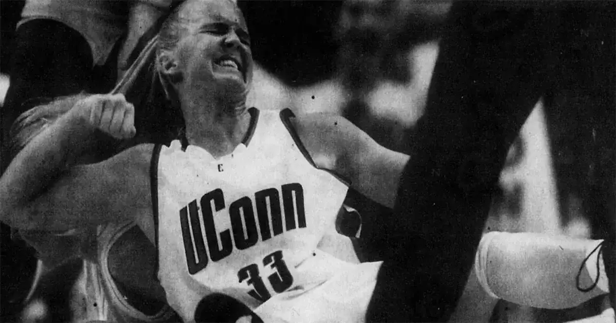 Artemis II astronauts pass half-way point on way to Moon - 3