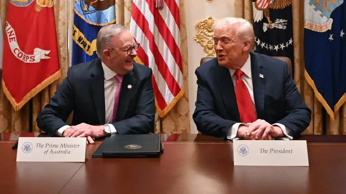 Rosamund Pike breaks down in tears during emotional curtain call for Inter Alia press night as her West End performance receives rave reviews - 1