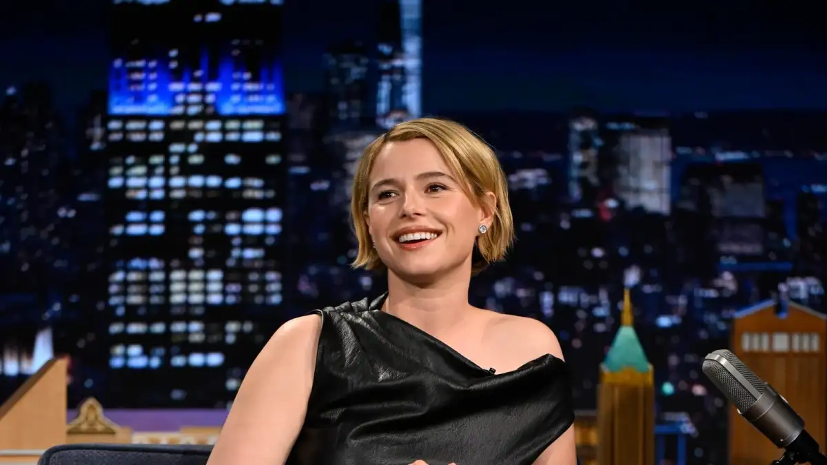 Jessie Buckley insists she's a 'lover of cats' after receiving backlash over viral interview - 2