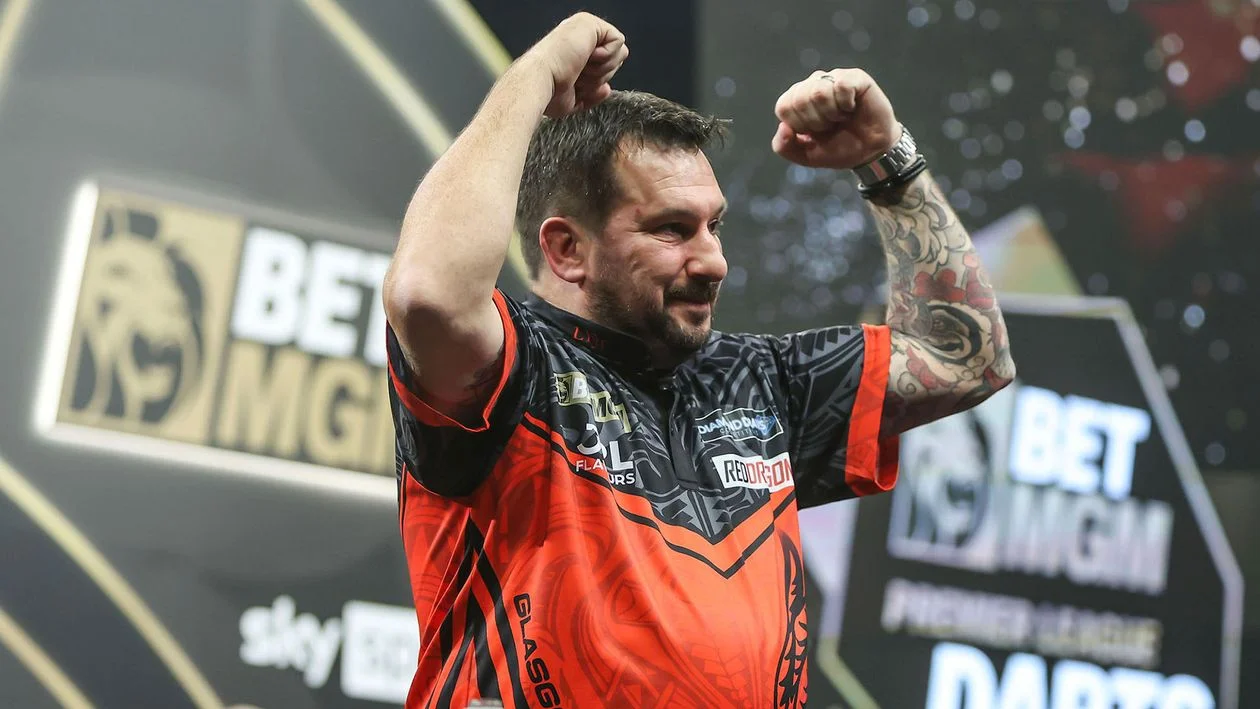Clayton wins Premier League night three in Glasgow - 4