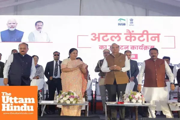 Delhi LG Vinai Saxena, CM Rekha Gupta inaugurate 25 new Atal Canteens - 2