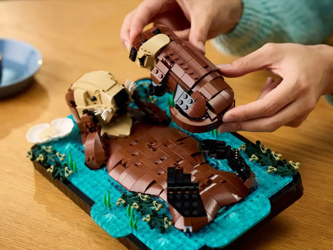 The Incredibly Cute LEGO Floating Sea Otters Set Is Now Up for Preorder - 2