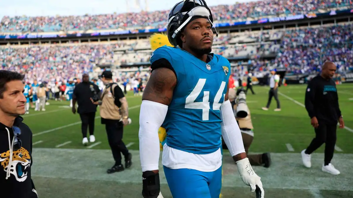 Jags sign DE Walker to 4-year, $110M extension - 2